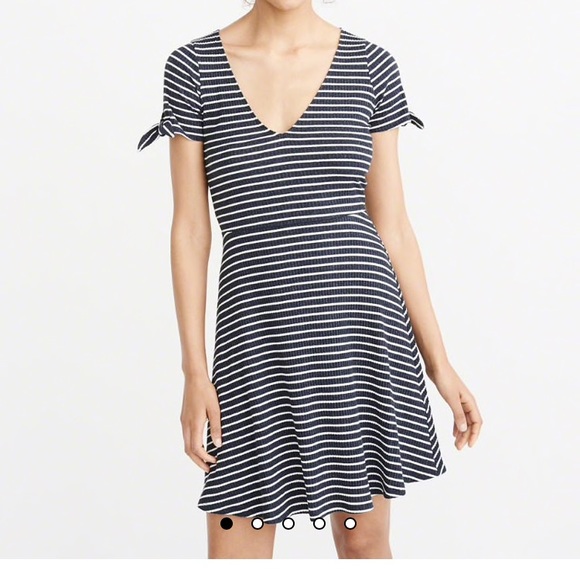 Abercrombie & Fitch Dresses & Skirts - Abercrombie & Fitch dress. Size L